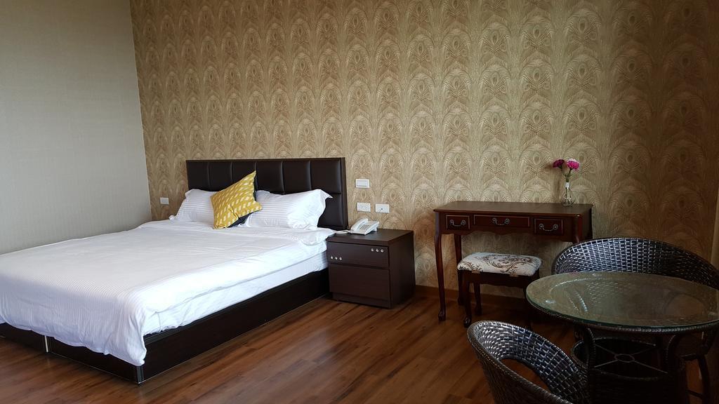 Chi House Hotel Miaoli Buitenkant foto