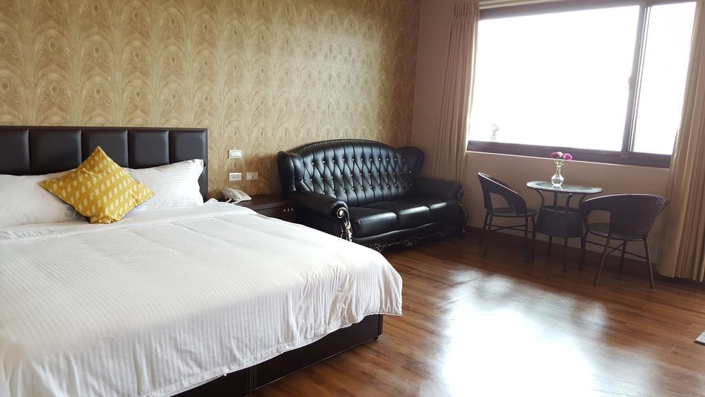Chi House Hotel Miaoli Buitenkant foto